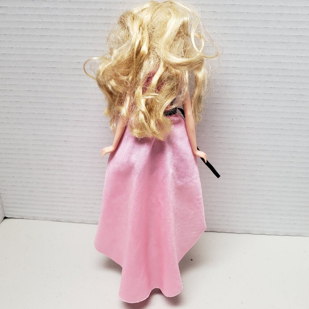 Barbie Mariposa Doll 2008 - Picture 2 of 10